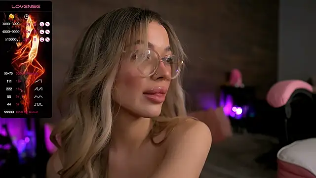 KylieJoyce online show from February 24, 2025, 2:40 am