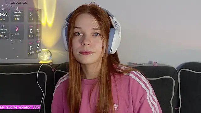 ValBae online show from November 11, 2025, 9:53 pm