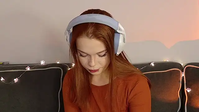 ValBae online show from November 6, 2025, 9:19 pm