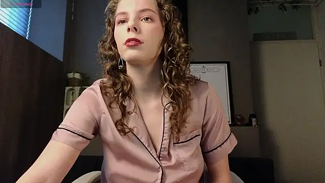 Snapshot of AyreenMoore chatting on February 8, 2026, 2:04 pm AyreenMoore online show from February 8, 2026, 2:04 pm