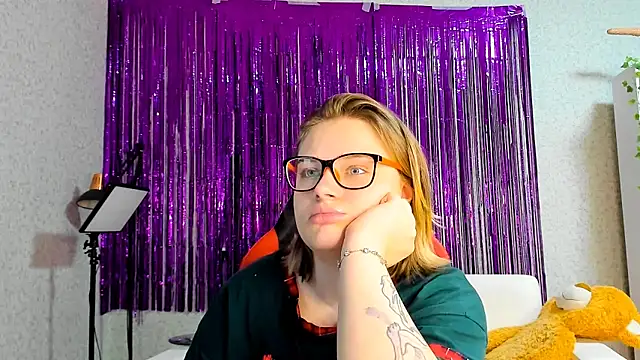 Seductive She Wolf online show from March 15, 2025, 10:00 pm