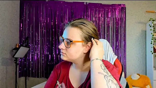 Seductive She Wolf online show from March 19, 2025, 8:23 am