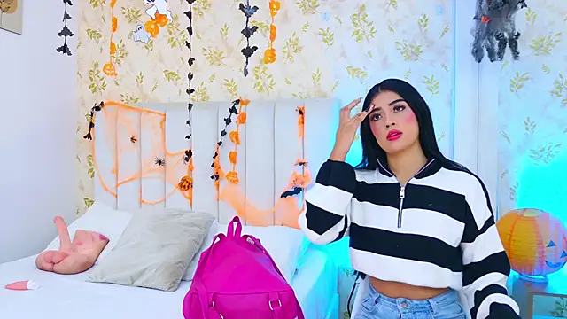 Mia-Monroe online show from October 31, 2025, 11:33 pm