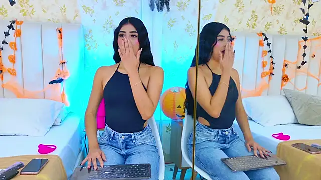 Mia-Monroe online show from November 1, 2025, 7:52 pm