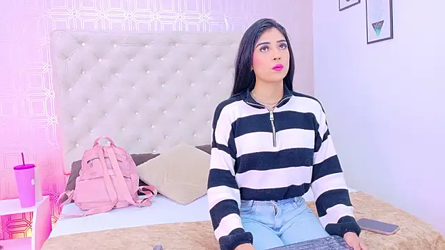 Snapshot of Mia-Monroe chatting on February 1, 2026, 7:45 pm Mia-Monroe online show from February 1, 2026, 7:45 pm