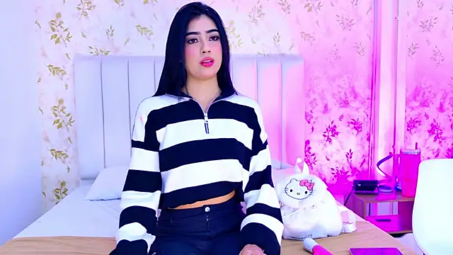 Mia-Monroe online show from November 16, 2025, 7:29 pm