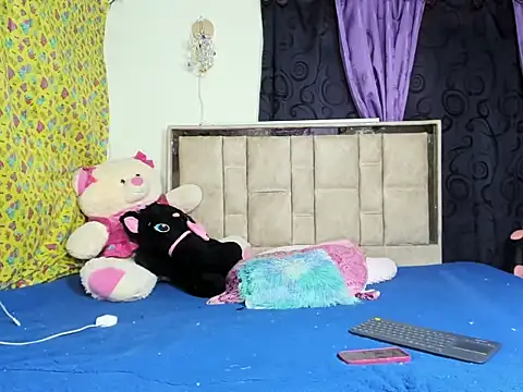 alanaanddaphne online show from May 5, 2026, 4:54 pm