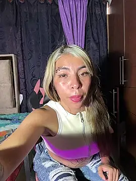 alanaanddaphne online show from May 19, 2026, 10:06 pm