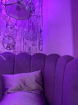 AbyThompson online show from November 11, 2025, 12:22 pm