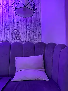 AbyThompson online show from October 24, 2025, 1:21 pm