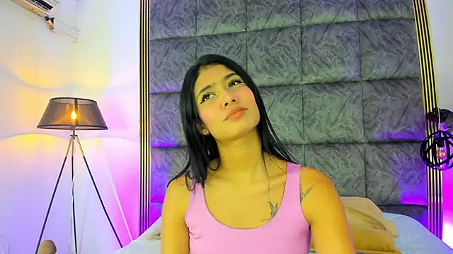 LaurenRodriiguez online show from November 11, 2025, 12:55 pm