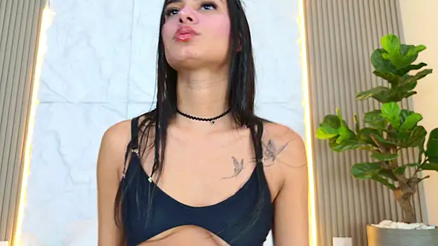 LaurenRodriiguez online show from March 31, 2026, 12:29 pm