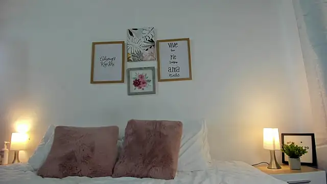 LaurenRodriiguez online show from February 19, 2026, 6:49 pm