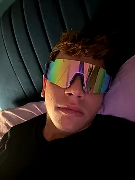 calleaaaa online show from October 25, 2025, 2:33 am