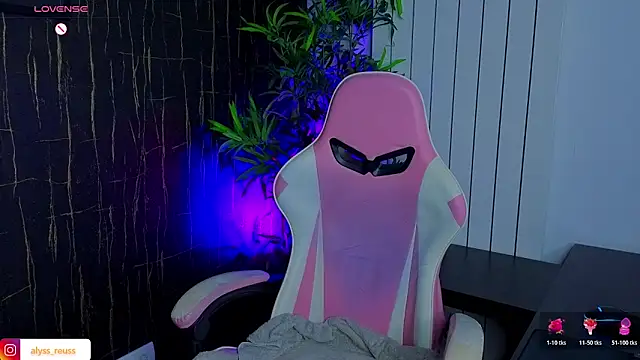 AlyseReuse online show from November 13, 2025, 7:29 pm