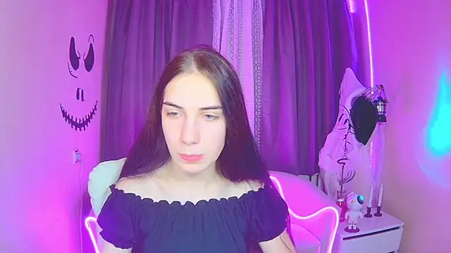 Snapshot of NikaStark_ chatting on October 31, 2025, 7:43 pm NikaStark online show from October 31, 2025, 7:43 pm