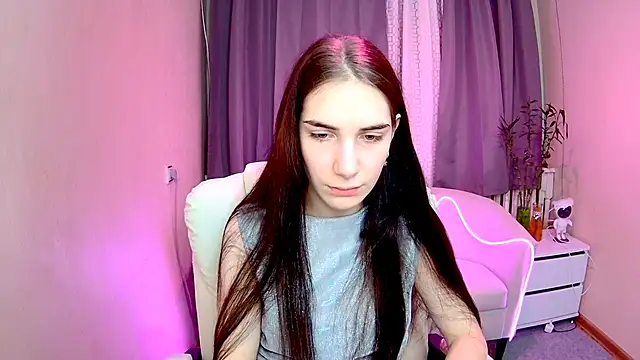 Snapshot of NikaStark_ chatting on November 19, 2025, 7:36 pm NikaStark online show from November 19, 2025, 7:36 pm