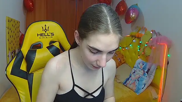 Snapshot of NikaStark_ chatting on March 13, 2025, 4:38 am NikaStark online show from March 13, 2025, 4:38 am