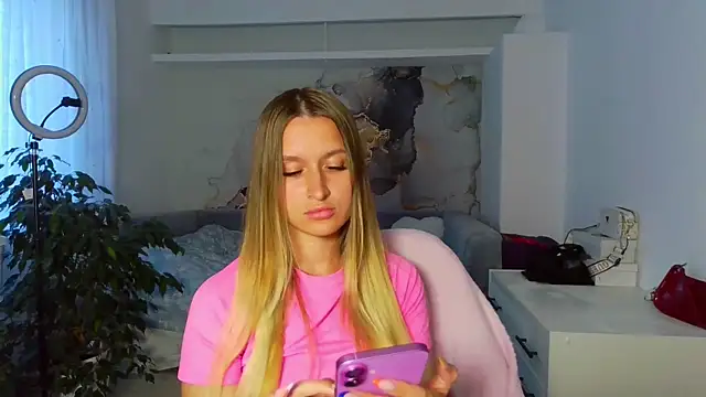 Submissive love online show from June 18, 2026, 5:40 pm