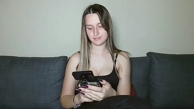 Submissive love online show from March 11, 2025, 9:48 pm