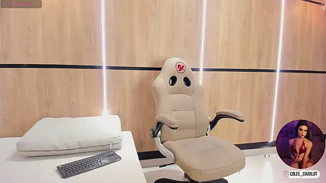 charlotte colee online show from November 8, 2025, 12:09 pm