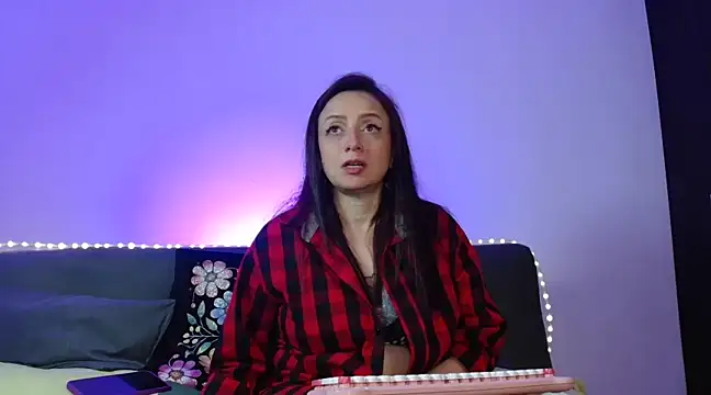 catalinamommyx online show from March 12, 2025, 7:02 am