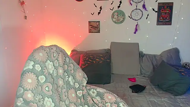 catalinamommyx online show from November 4, 2025, 1:09 am