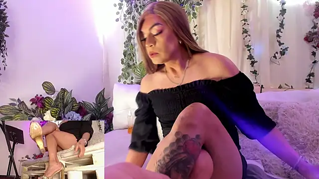 Snapshot of karol_elegance_ chatting on February 16, 2026, 12:59 pm karol elegance online show from February 16, 2026, 12:59 pm