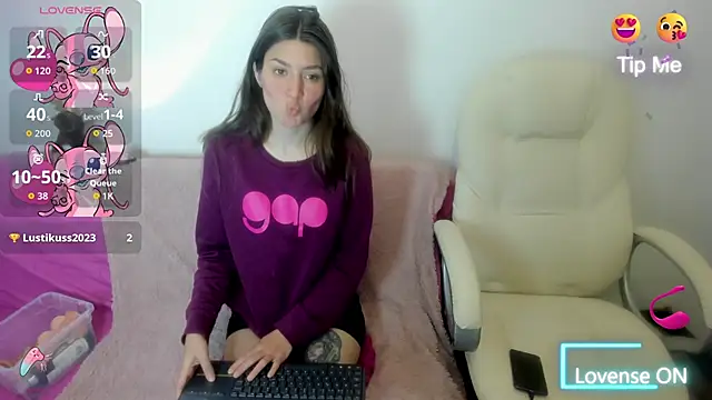 Snapshot of Tesa_cute chatting on October 22, 2025, 2:44 am Tesa cute online show from October 22, 2025, 2:44 am