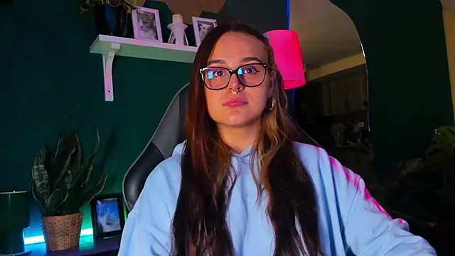 evy orange1 online show from April 16, 2026, 1:06 am