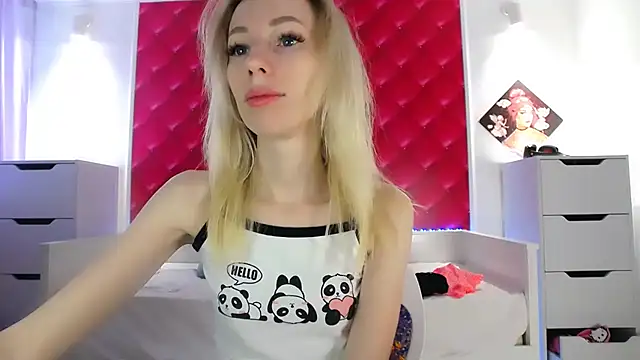 Snapshot of BarbieGoddess chatting on December 7, 2024, 12:18 pm BarbieGoddess online show from December 7, 2024, 12:18 pm