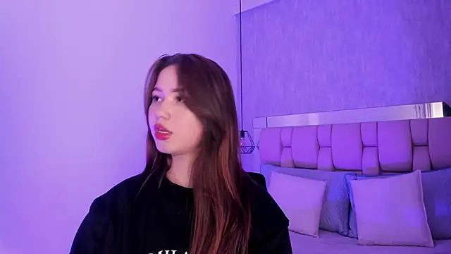 Snapshot of Roxie-Summers11 chatting on February 14, 2025, 7:33 pm Roxie-Summers11 online show from February 14, 2025, 7:33 pm