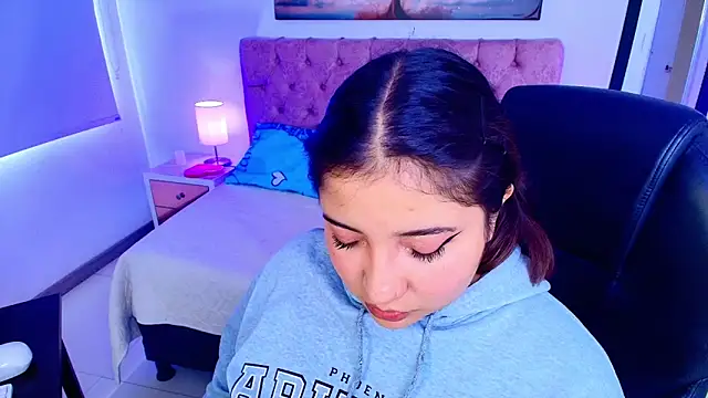 Emma monserrat online show from November 13, 2025, 7:40 pm