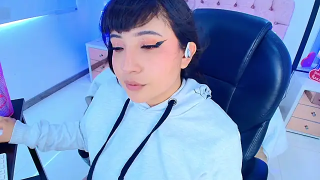 Emma monserrat online show from March 20, 2026, 8:10 pm