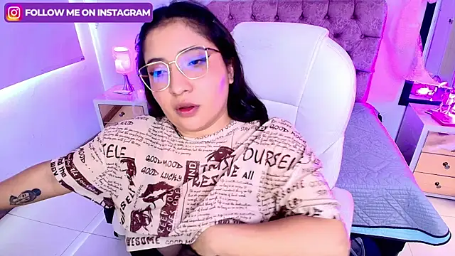 Emma monserrat online show from October 9, 2025, 7:36 pm