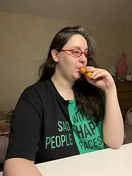 hungry1bunny online show from May 8, 2026, 4:44 pm