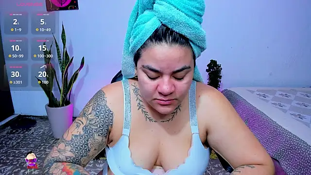 Snapshot of Sharon_hils chatting on May 5, 2026, 2:20 pm Sharon hils online show from May 5, 2026, 2:20 pm