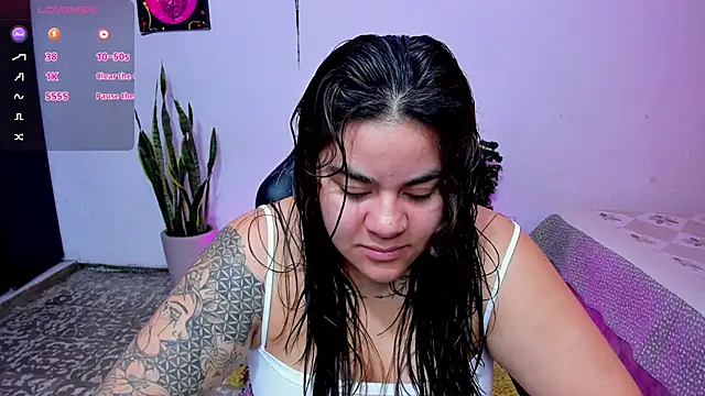 Snapshot of Sharon_hils chatting on May 22, 2026, 3:32 pm Sharon hils online show from May 22, 2026, 3:32 pm