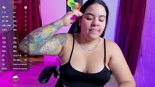 Snapshot of Sharon_hils chatting on January 30, 2025, 2:04 pm Sharon hils online show from January 30, 2025, 2:04 pm