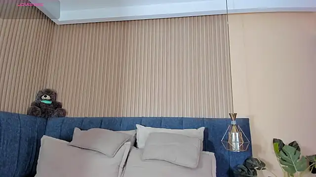 kathecute   online show from February 13, 2026, 2:33 am