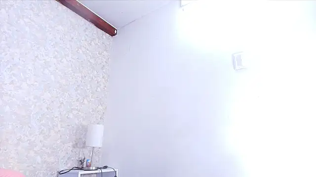 nicol f online show from November 26, 2025, 3:39 am