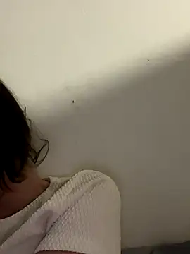 Snapshot of vienncica chatting on October 15, 2025, 4:44 am vienncica online show from October 15, 2025, 4:44 am