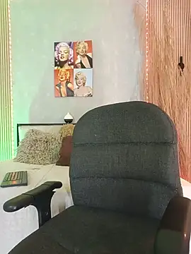 nahiarapalmer19 online show from May 31, 2026, 7:47 pm