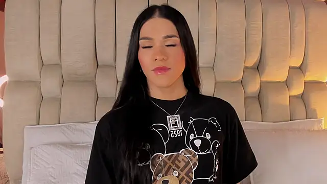 Isa Little Star online show from February 18, 2026, 2:31 am