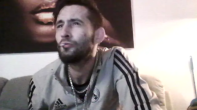 Snapshot of Bigkisslove chatting on February 10, 2026, 12:42 am Bigkisslove online show from February 10, 2026, 12:42 am