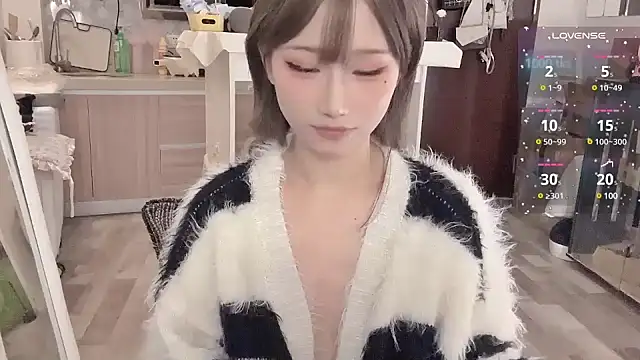 -XunMengLong- online show from February 17, 2025, 9:43 pm