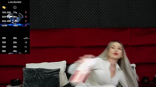 MinnieMe online show from October 19, 2025, 6:43 pm