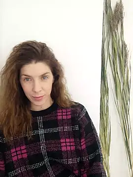 YourSuperModel online show from November 10, 2025, 5:23 am