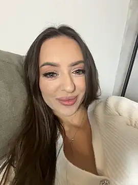 tina akira online show from February 11, 2026, 1:11 pm