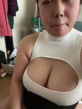 Snapshot of Nolstein chatting on March 20, 2025, 5:02 am Nolstein online show from March 20, 2025, 5:02 am